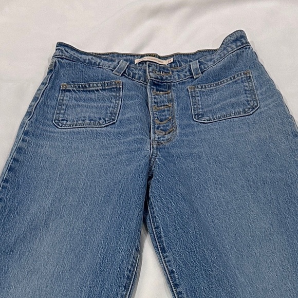 Levi's Premium Ribcage Jeans - Picture 3 of 9